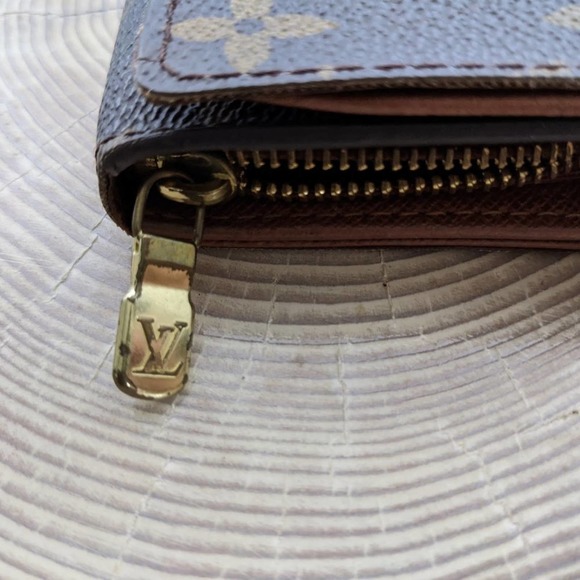 LOUIS VUITTON Monogram Porte-Monnaie Tresor Wallet - Picture 2 of 9